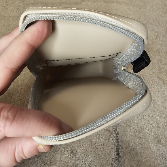 Stanley cup Silicone Wallet pouch in Taupe Color - Picture 3 of 5